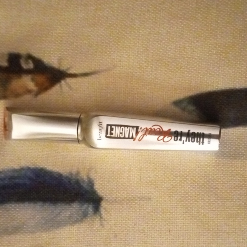 Benefit mascara They're Real!Magnet. EXTREME LENGTHENING! BLACK